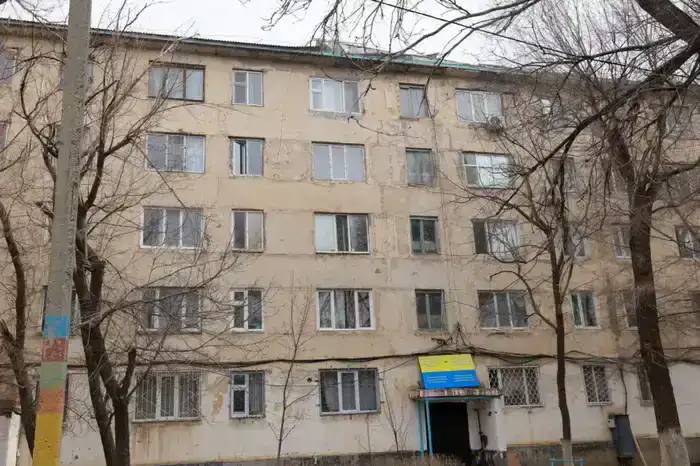 Ербол Қарашөкеев Жаңатас қаласындағы қатты желден зардап шеккен нысандарды аралады (8)