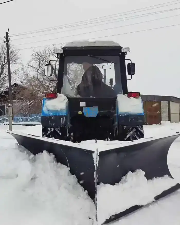 Работы по уборке и вывозу снега в Абайской области