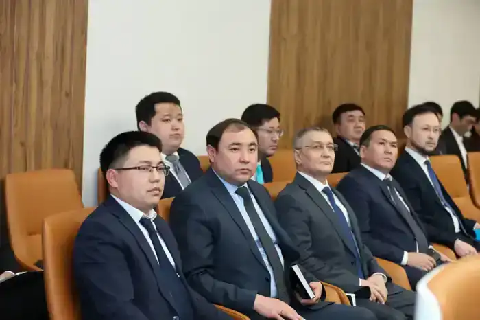 В акимате области обсудили ход развития сфер транспорта, торговли и туризма в регионе (6)