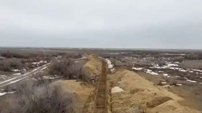 Первая за 10 лет очистка каналов проводится в Сарысуском районе Жамбылской области для обеспечения водой местных крестьянских хозяйств (2)