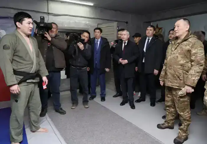 Министр обороны презентовал депутатам Парламента проект Sarbaz+ в Алматы (5)