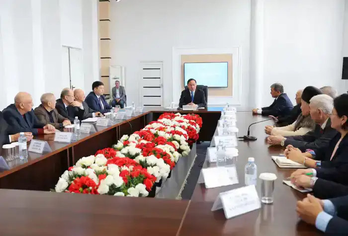 Обсуждение новой Конституции: Ербол Карашукеев инициирует диалог с творческой интеллигенцией Меркенского района о будущем страны