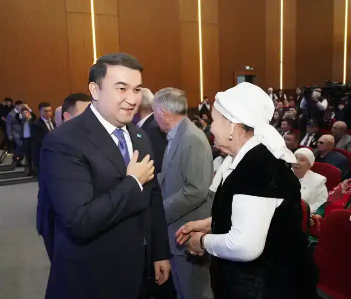 НУРАЛХАН КУШЕРОВ ВСТРЕТИЛСЯ С ЖИТЕЛЯМИ ГОРОДА ТУРКЕСТАНА И ОБСУДИЛ АКТУАЛЬНЫЕ ВОПРОСЫ (2)