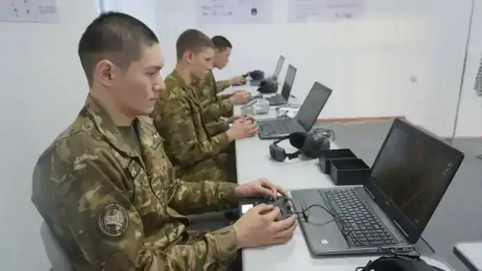 Казахстанский призер чемпионата мира по конькобежному спорту проходит срочную службу в Алматинском гарнизоне (4)