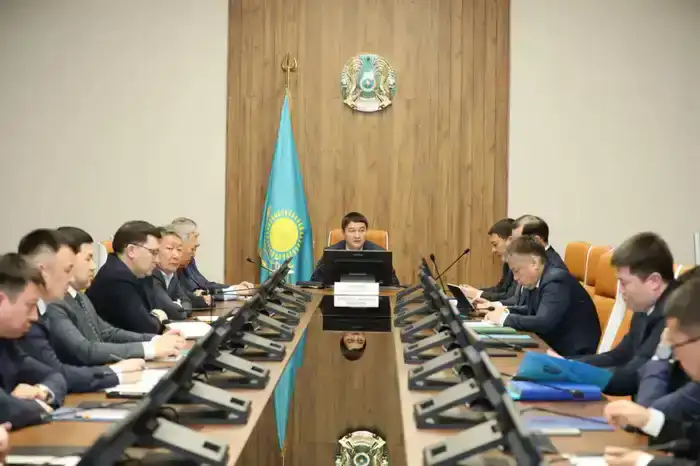 В акимате области обсудили ход развития сфер транспорта, торговли и туризма в регионе (8)