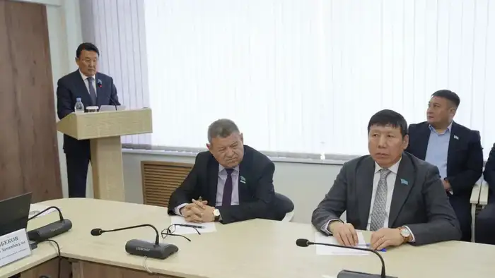 В МАСЛИХАТЕ ОБЛАСТИ АБАЙ ОБСУДИЛИ ПРОЕКТ НОВОЙ КОНСТИТУЦИИ (6)