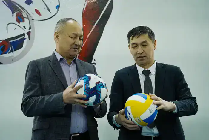 Игроки «Шахтёра» встретились со школьниками (10)