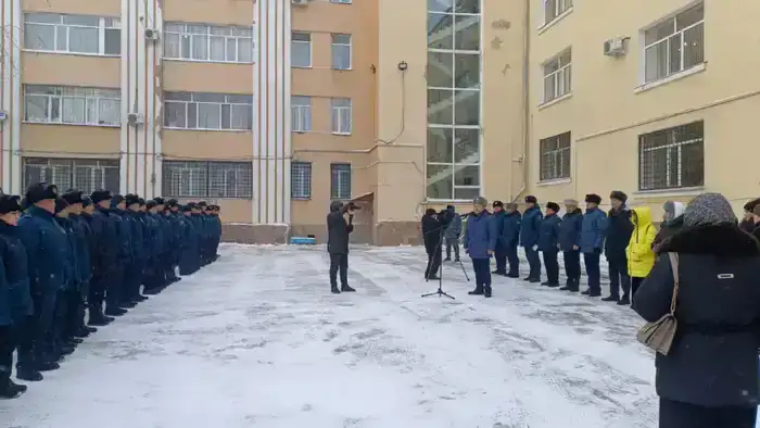 Совместный рейд депутатов прокуроров и полицейских в Карагандинской области для поддержки уязвимых семей