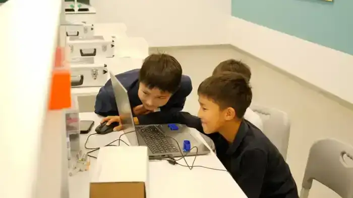 «Школа без смартфонов»: в Астане растет число учащихся, не пользующихся смартфонами во время занятий (4)