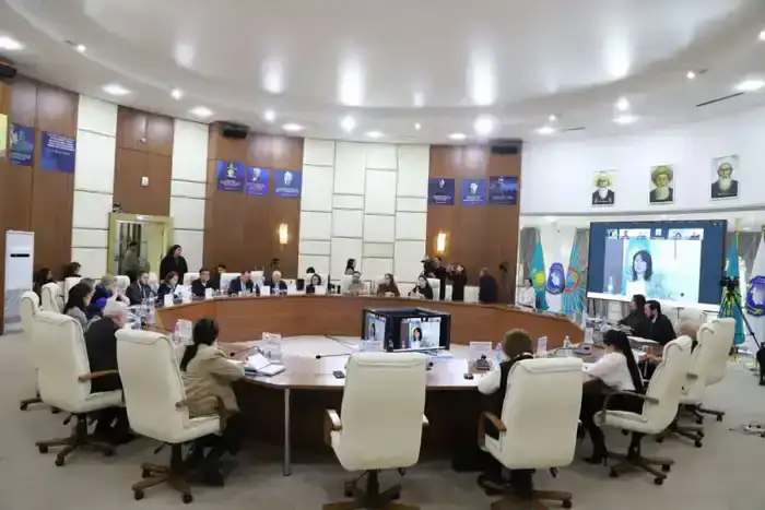 Члены Научно-экспертного совета АНК поддержали проект новой Конституции (3)