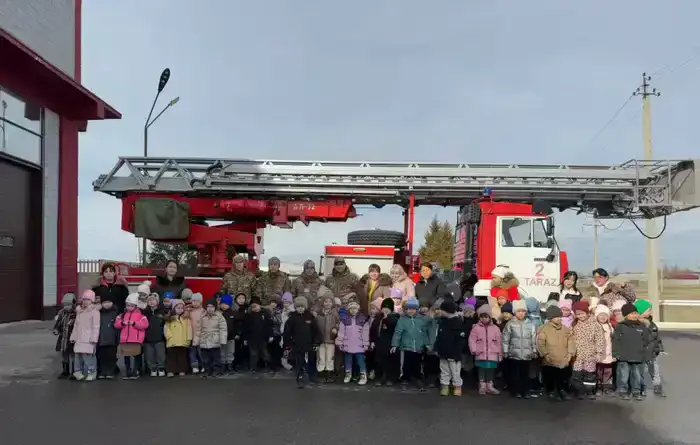 Формируя культуру безопасности: спасатели МЧС проводят уроки и дни открытых дверей (6)