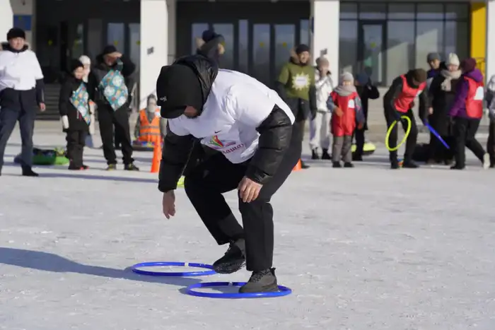 «Зимние веселые старты»: в Астане прошла семейная эстафета «Папа, мама и я» (7)