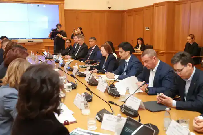 Обсуждение новых подходов к развитию страхового сектора Казахстана на круглом столе: взгляд в будущее