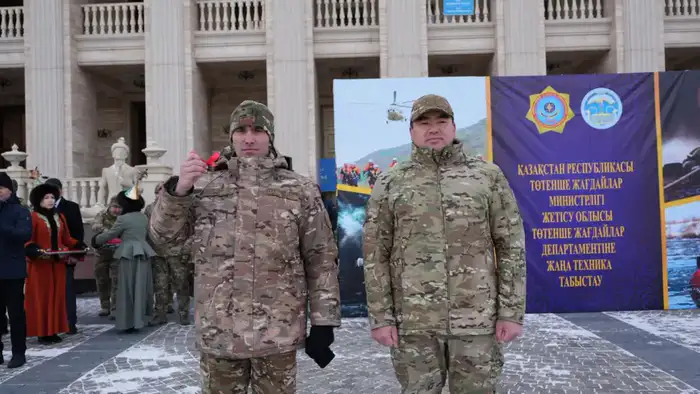 Глава МЧС вручил спасателям Жетісу современную технику (5)