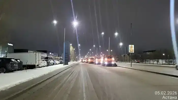 Гололед и обильные осадки в Астане: спасатели обратились с предупреждением к горожанам (8)