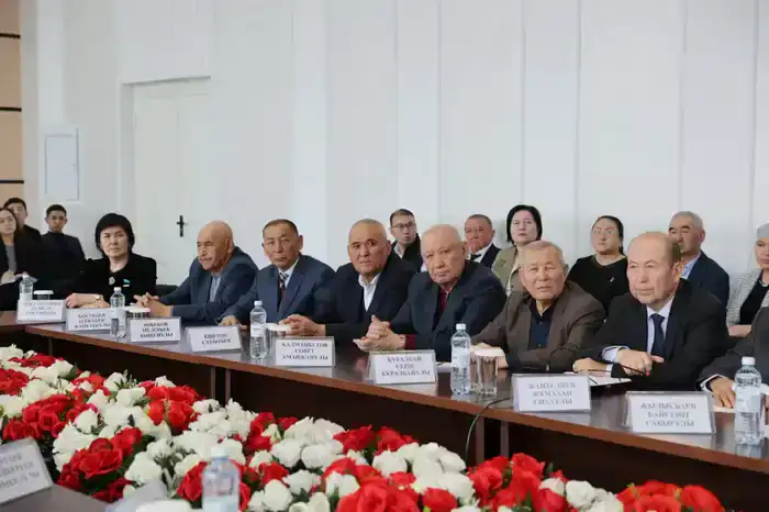 Ербол Карашукеев встретился с представителями творческой интеллигенции Меркенского района (3)