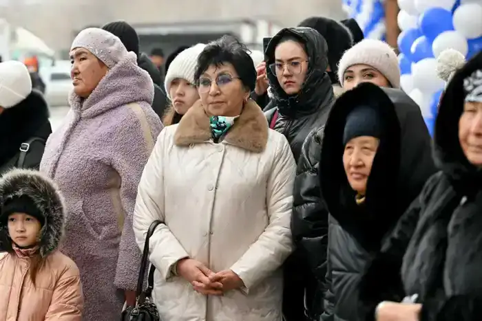 В Семее около 30 семьям вручили ключи от квартир (3)