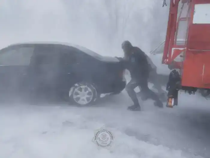 Спасатели МЧС Казахстана: вырывая людей из снежных объятий, за неделю эвакуировали 96 человек