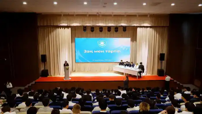 «Закон и порядок»: в Астане прошла профилактическая встреча для школьников (9)