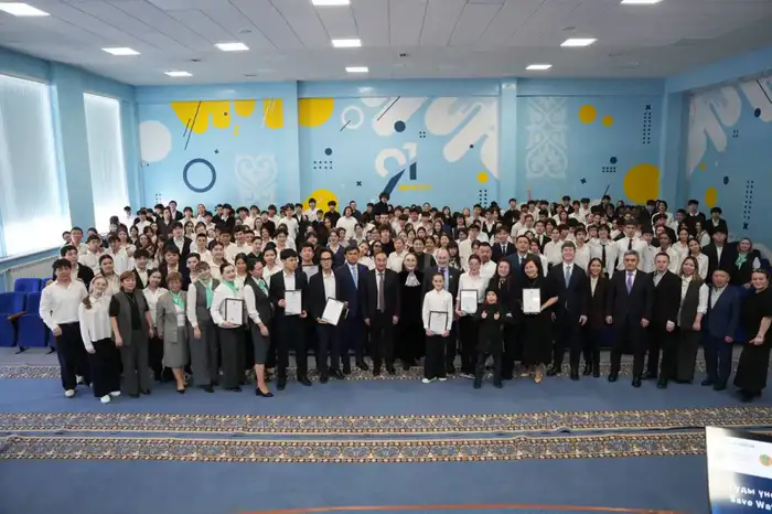 Школьники и студенты колледжей Астаны, Павлодарской, Восточно-Казахстанской областей и области Абай приняли участие в экочасе на тему водосбережения «Экономь воду – сохраняй будущее!» (6)