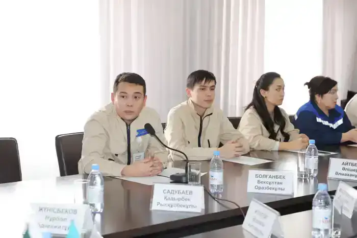 Ербол Карашукеев провел встречи с трудовыми коллективами и спортсменами в Таласском районе (8)