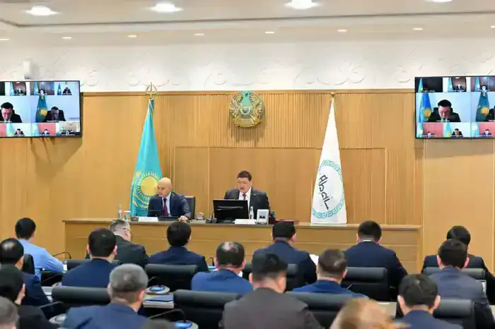 Участие Алибек Куантырова в заседании Регионального инвестиционного штаба: новые возможности для экономики области Абай