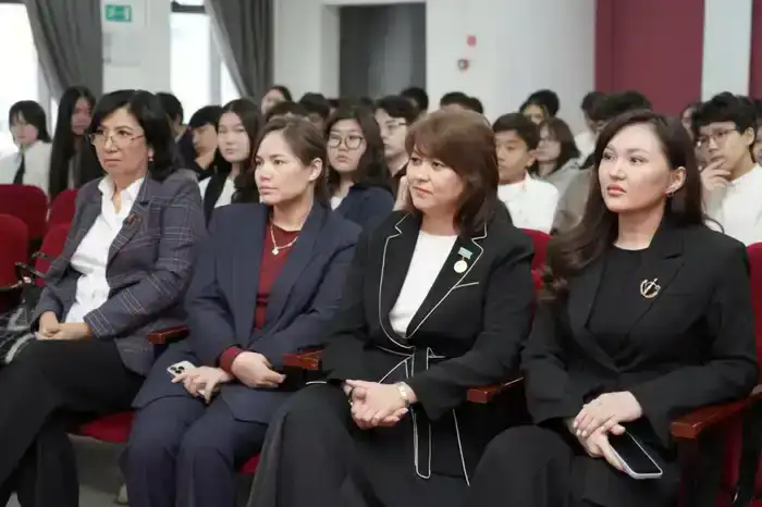 «Закон и порядок»: столичным школьникам показали работу адвокатов на деле (10)