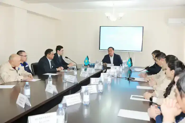 Ербол Карашукеев провел встречи с трудовыми коллективами и спортсменами в Таласском районе (6)