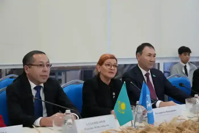 «Экономь воду — спаси будущее!»: в Астане прошел экочас для студентов колледжей (4)