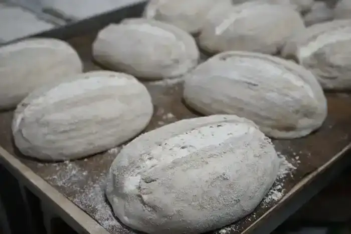 Бизнес с пылу-жару: в Жетісу молодой предприниматель наладил производство ремесленного хлеба (6)