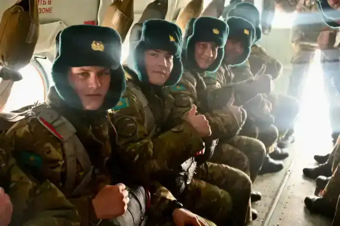 Первые прыжки выполнены: 196 солдат срочной службы десантировались с парашютом (4)