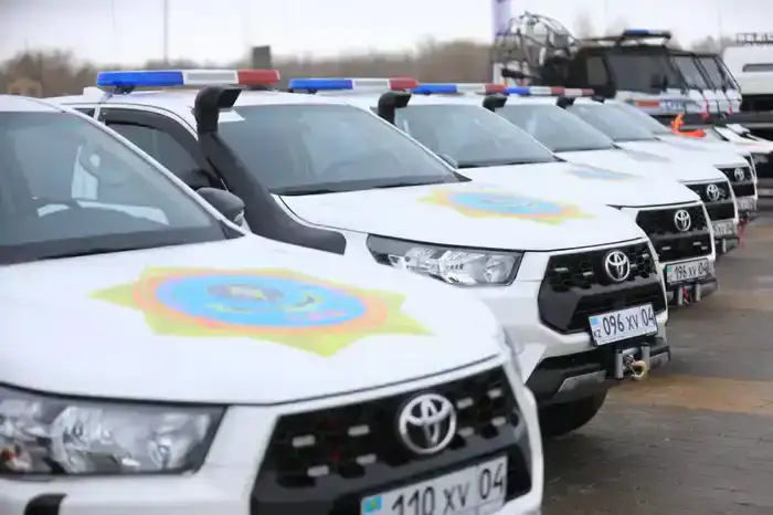 В Актобе службе по чрезвычайным ситуациям вручили ключи от новой техники (6)