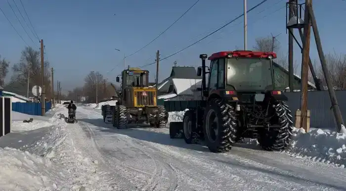 В области Абай на постоянной основе проводятся работы по уборке и вывозу снега (9)