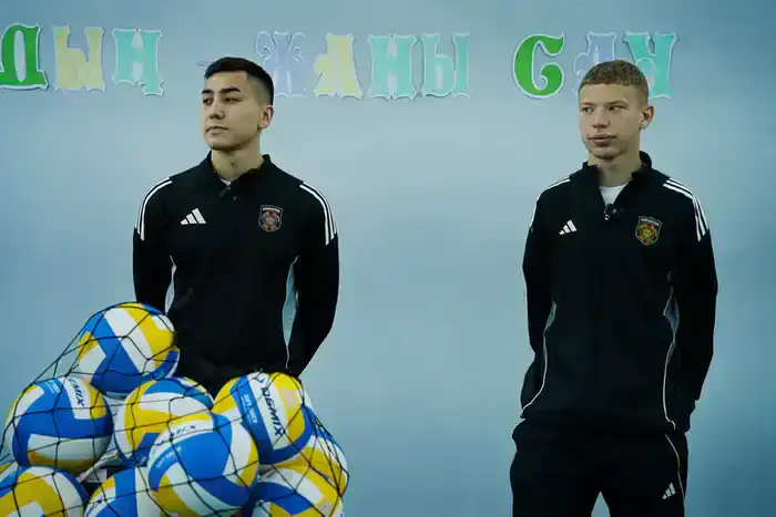 Игроки «Шахтёра» встретились со школьниками (8)