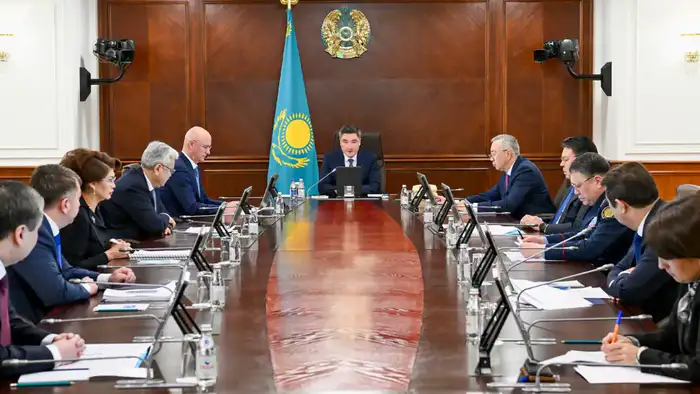Олжас Бектенов провел совещание по разъяснению проекта новой Конституции РК