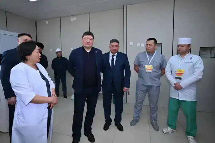 В Центральной районной больнице Аксуатского района проводится капитальный ремонт (3)