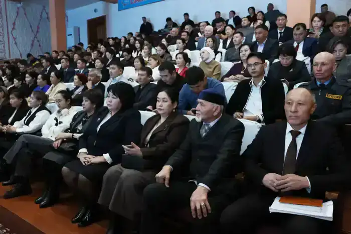 Ербол Карашукеев встретился с жителями Байзакского района (2)