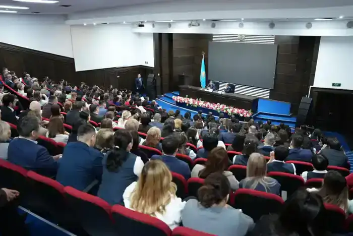 Председатель Агентства по делам государственной службы Дархан Жазықбай встретился с коллективом Комитета госкаазначейства (3)