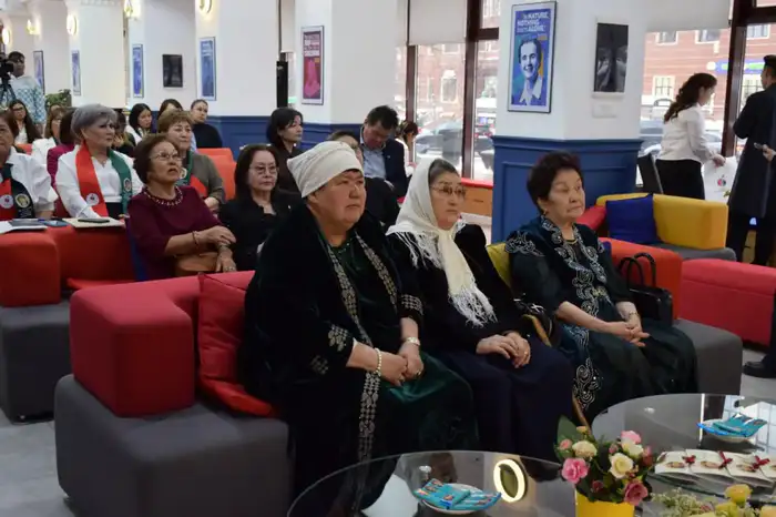 В Алматы отметили юбилеи библиотеки имени Жамбыла и 180-летие поэта (2)