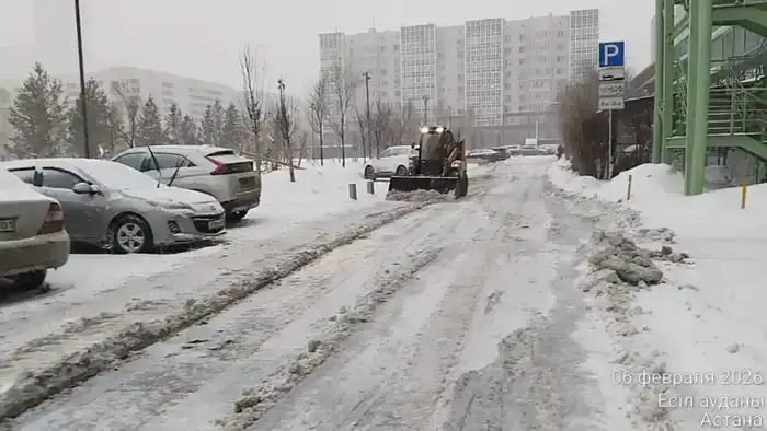 Более 3 000 дорожных рабочих и свыше 1 700 единиц спецтехники задействовано в снегоуборочных работах в Астане (2)