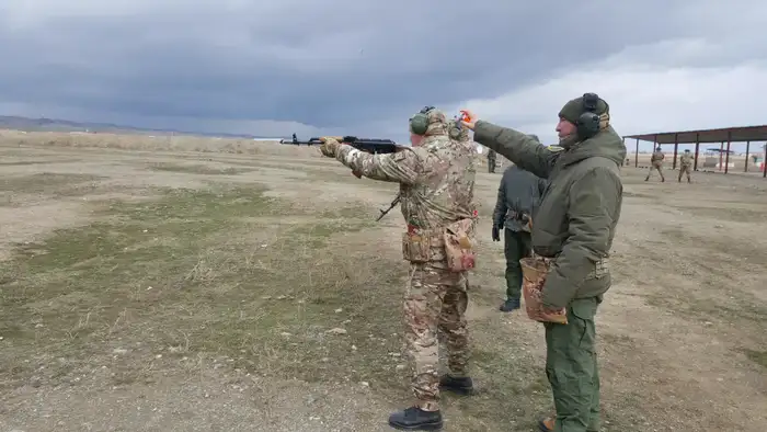 В Гвардейском гарнизоне сержанты изучают современные методы ведения боевых действий (2)
