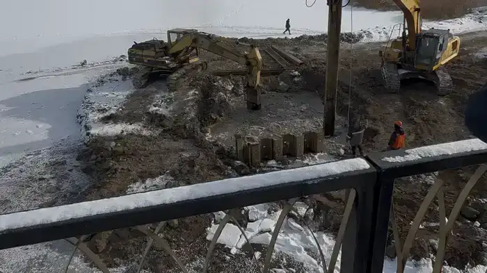 Разбор старой технологической дороги в посёлке Г. Мустафина: шаг к улучшению инфраструктуры и предотвращению паводков