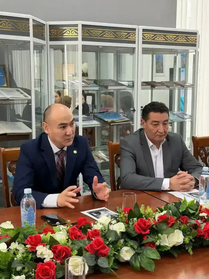 В Астане сотрудники архива и специалисты в области права обсудили правовые основы института брака (3)