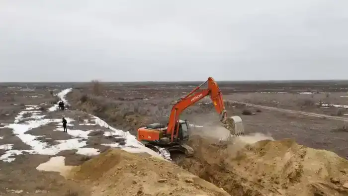 Вода как жизнь: в Сарысуском районе Жамбылской области каналы очищаются впервые за 10 лет для поддержки крестьянских хозяйств