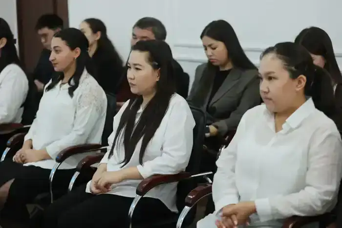 Конституционные реформы и роль молодежи: встреча акима области в Меркенском районе (7)