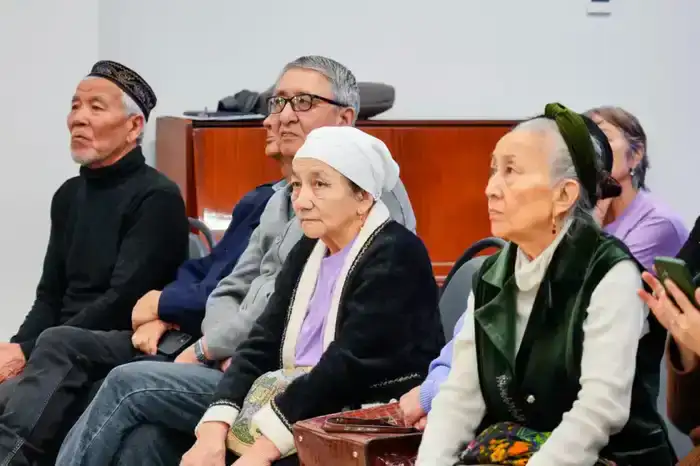 Как не стать жертвами мошенников: разъяснительное мероприятие для пенсионеров организовали в Астане (8)