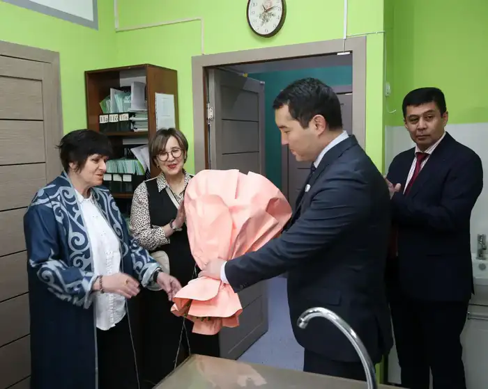 Алматинскую учительницу химии поздравили с попаданием в топ-50 Global Teacher Prize (2)