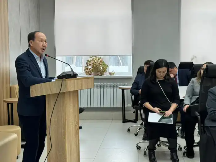 Обсуждение проекта новой Конституции Казахстана в Казахском агротехническом университете: акцент на человекоориентированное государство и развитие образования