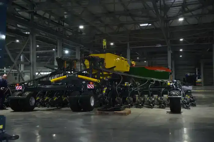 Делегация ВКО посетила предприятие по производству сельхозтехники «Комплекс Агро» в Барнауле (5)