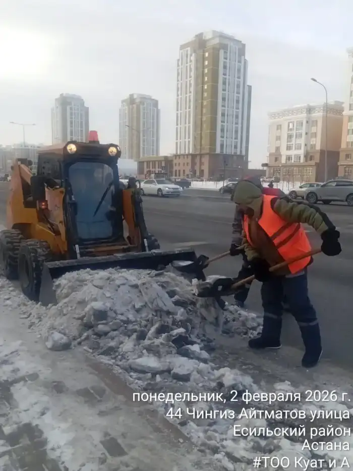 Более тысячи единиц спецтехники задействовано в снегоуборочных работах в Астане (10)